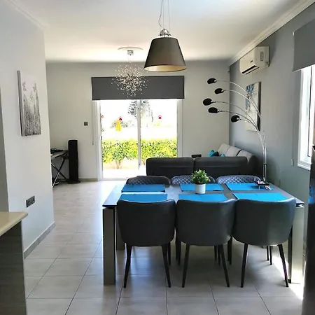 Vilă Alba, Luxury 4 Bdrm With Heated Pool Protaras