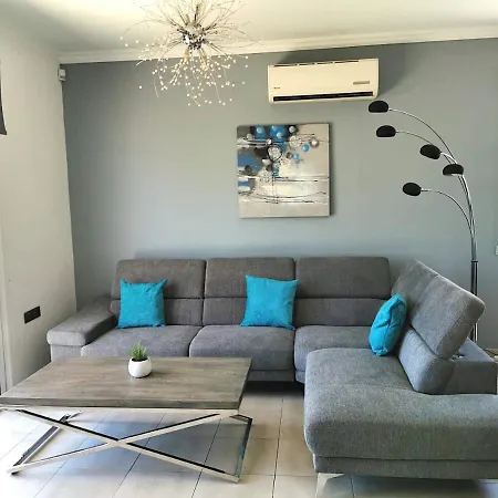 Vilă Alba, Luxury 4 Bdrm With Heated Pool Protaras