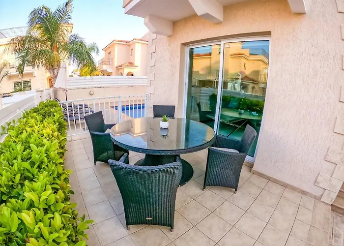 Villa Alba, Luxury 4 Bdrm With Heated Pool *