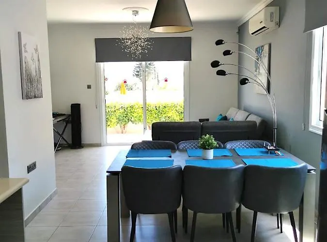 Villa Alba, Luxury 4 Bdrm With Heated Pool Protaras