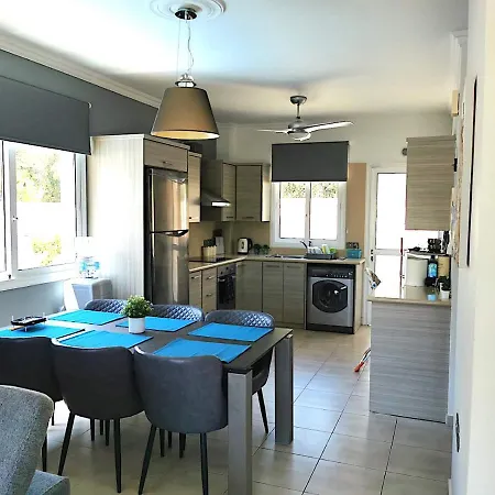 Alba, Luxury 4 Bdrm With Heated Pool Vila *