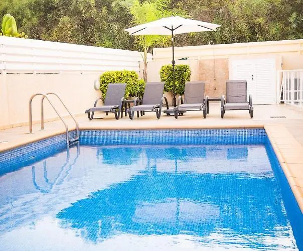 Alba, Luxury 4 Bdrm With Heated Pool Vila *