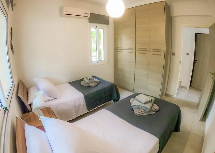 Alba, Luxury 4 Bdrm With Heated Pool Protaras