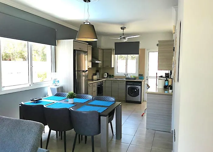 Alba, Luxury 4 Bdrm With Heated Pool Vila *