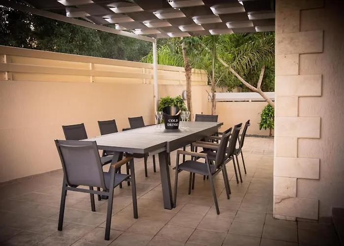 Alba, Luxury 4 Bdrm With Heated Pool Vila *